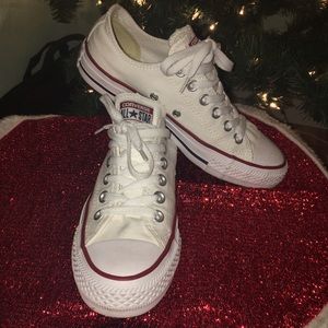 Chuck Taylor White Converse Low Top